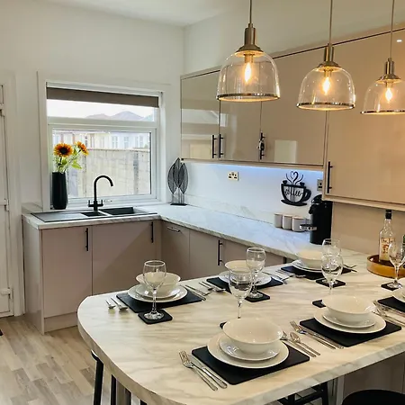 Harling House - Prestwick - 4 Bedrooms Exterior photo