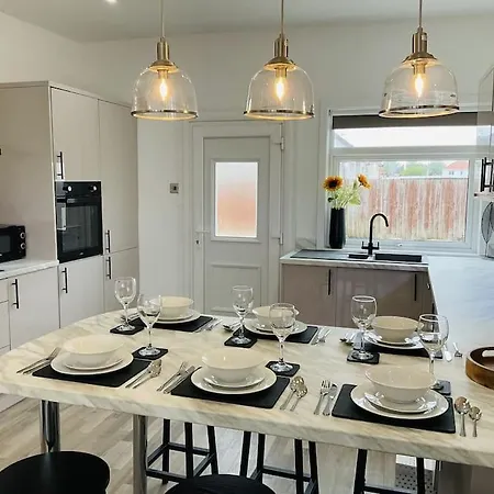 Harling House - Prestwick - 4 Bedrooms Exterior photo
