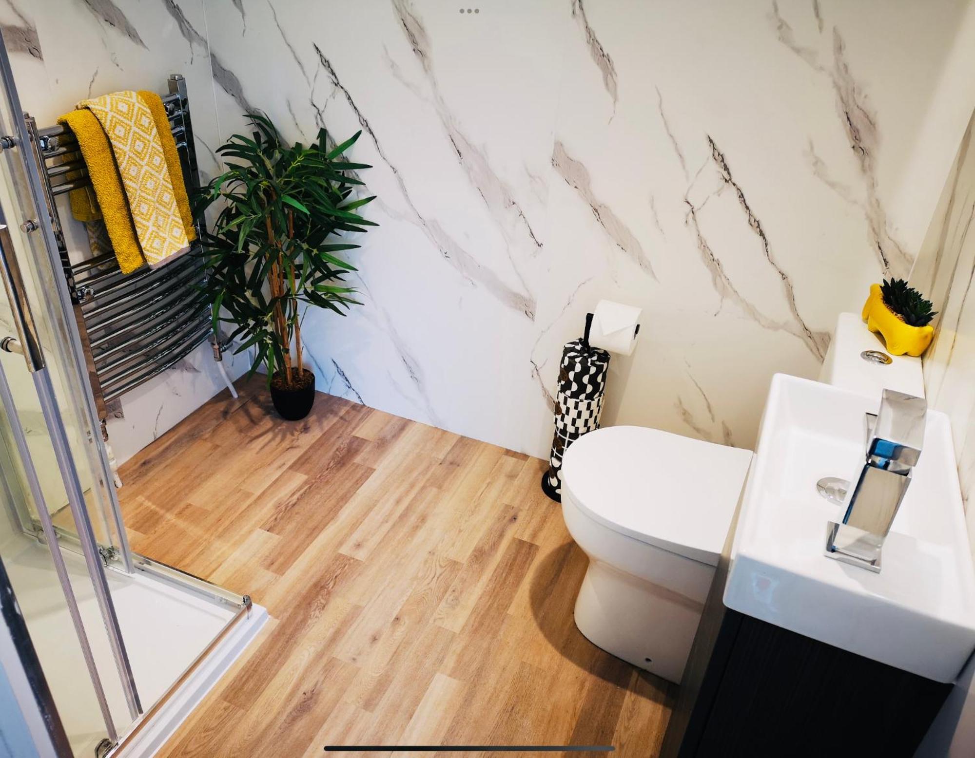 Harling House - - 4 Bedrooms