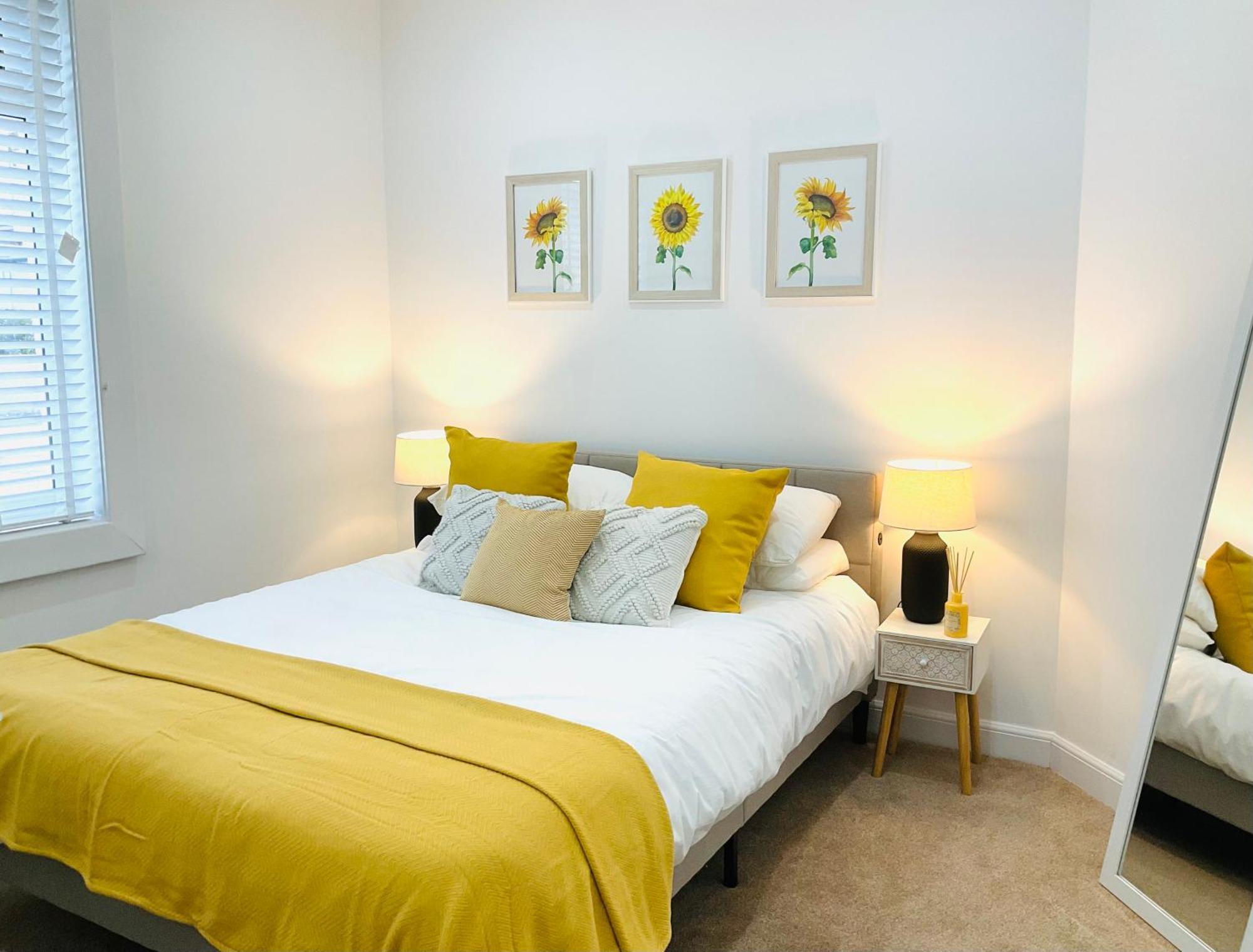 Harling House - - 4 Bedrooms Prestwick