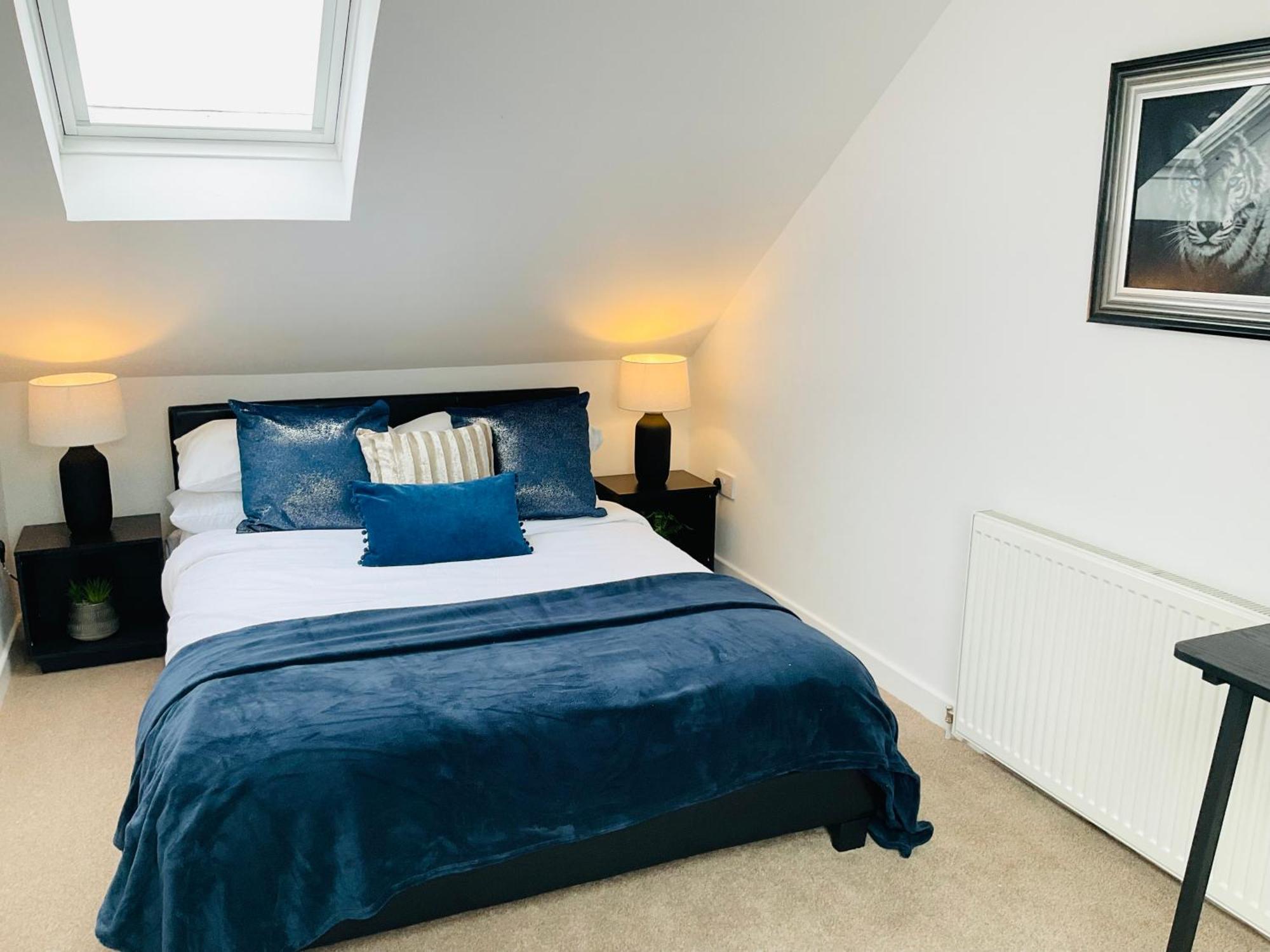 Harling House - - 4 Bedrooms Holiday home *
