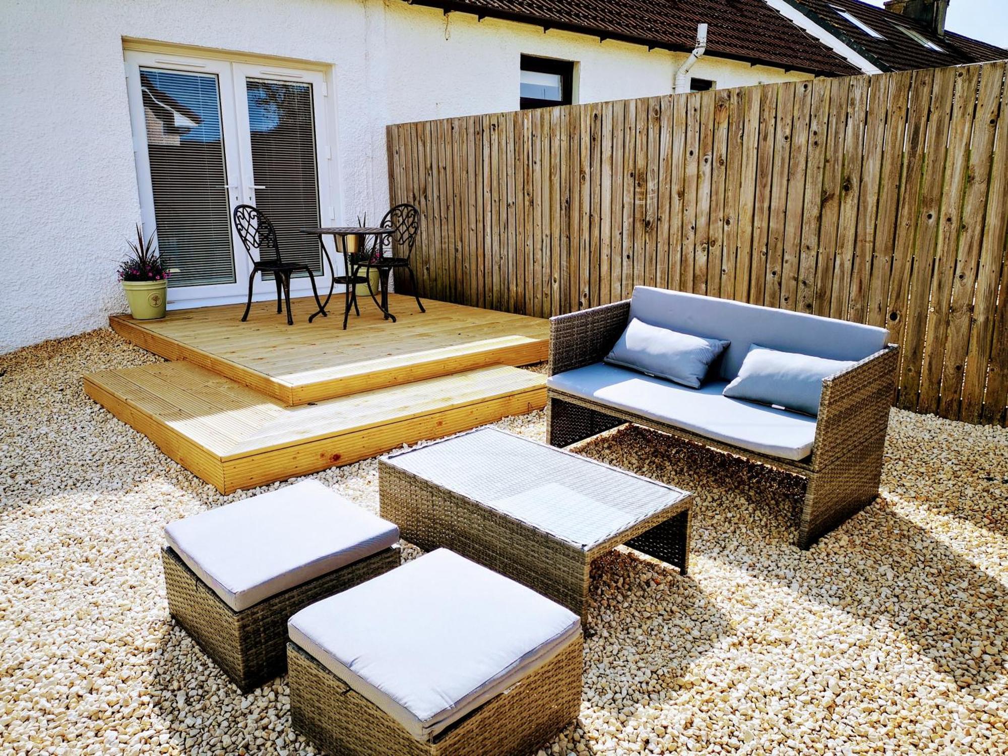 Harling House - - 4 Bedrooms *